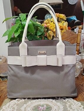 KATE SPADE♠️NEW YORK QUIN WITH COA! EUC💕Taupe & Cream Large Tote, Bow Accent